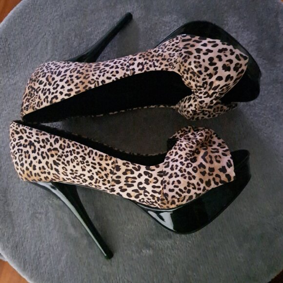 Leopard Pattern Heels - Picture 2 of 12
